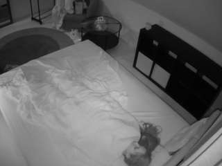 โมเดลนี้กำลังถ่ายทอดสดอยู่. voyeurcam-julmodels-whitebed-2