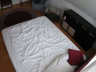 Questo modello è in diretta ora. voyeurcam-julmodels-whitebed-2