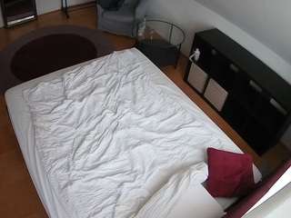 Questo modello è in diretta ora. voyeurcam-julmodels-whitebed-2