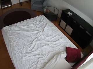 voyeurcam-julmodels-whitebed-2