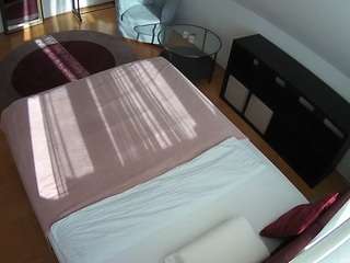 voyeurcam-julmodels-whitebed-2