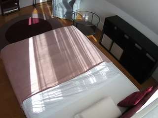 voyeurcam-julmodels-whitebed-2