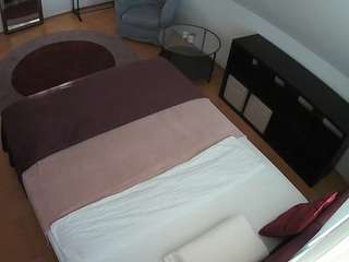 voyeurcam-julmodels-whitebed-2