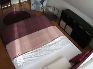voyeurcam-julmodels-whitebed-2