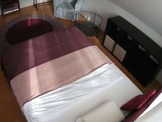 voyeurcam-julmodels-whitebed-2