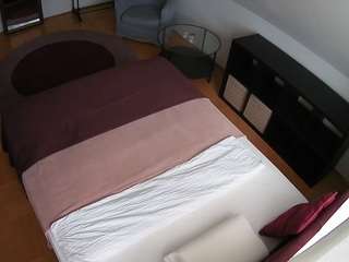 voyeurcam-julmodels-whitebed-2