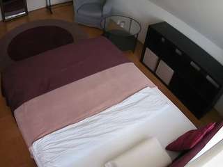 voyeurcam-julmodels-whitebed-2
