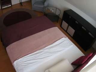 voyeurcam-julmodels-whitebed-2