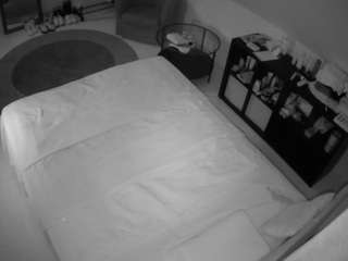 voyeurcam-julmodels-whitebed-2 webcam model