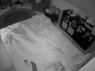 voyeurcam-julmodels-whitebed-2
