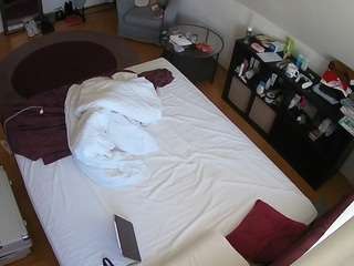 voyeurcam-julmodels-whitebed-2 webcam model