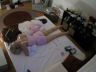 voyeurcam-julmodels-whitebed-2