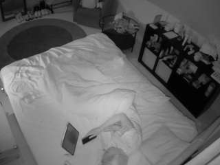 voyeurcam-julmodels-whitebed-2 webcam model