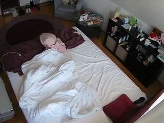 voyeurcam-julmodels-whitebed-2
