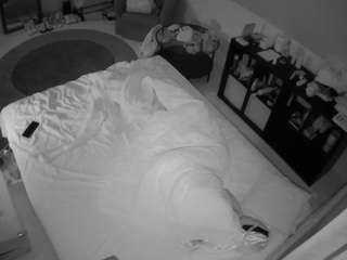 voyeurcam-julmodels-whitebed-2