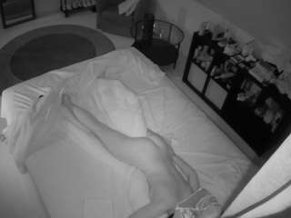 voyeurcam-julmodels-whitebed-2