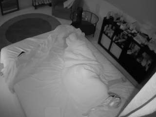 voyeurcam-julmodels-whitebed-2