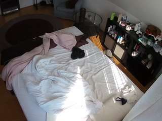 voyeurcam-julmodels-whitebed-2 webcam