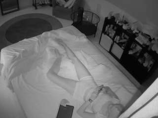 voyeurcam-julmodels-whitebed-2