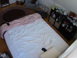 voyeurcam-julmodels-whitebed-2 webcam model