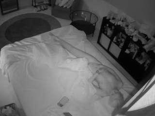 voyeurcam-julmodels-whitebed-2