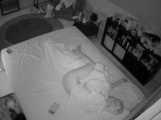voyeurcam-julmodels-whitebed-2 webcam