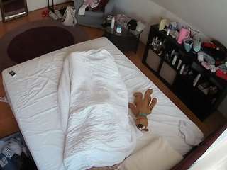 voyeurcam-julmodels-whitebed-2