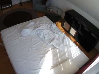 voyeurcam-julmodels-whitebed-2