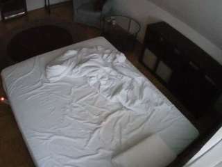 voyeurcam-julmodels-whitebed-2