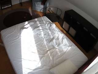 voyeurcam-julmodels-whitebed-2