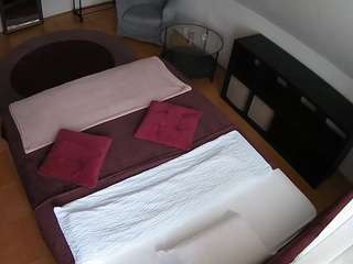 voyeurcam-julmodels-whitebed-2