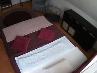 voyeurcam-julmodels-whitebed-2