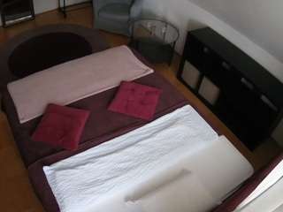 voyeurcam-julmodels-whitebed-2