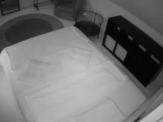 voyeurcam-julmodels-whitebed-2