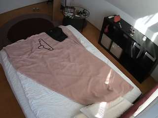 voyeurcam-julmodels-whitebed-2