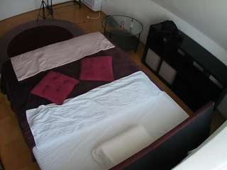 voyeurcam-julmodels-whitebed-2