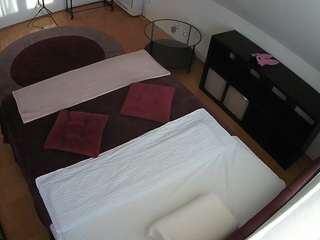 voyeurcam-julmodels-whitebed-2