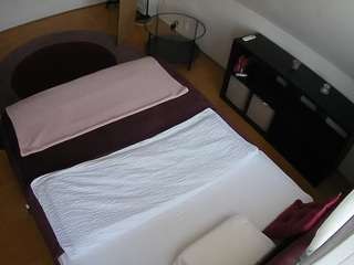voyeurcam-julmodels-whitebed-2