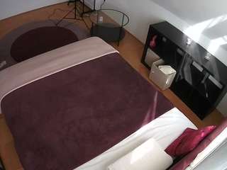 voyeurcam-julmodels-whitebed-2