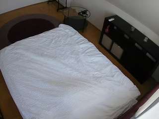 voyeurcam-julmodels-whitebed-2