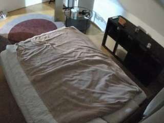 voyeurcam-julmodels-whitebed-2