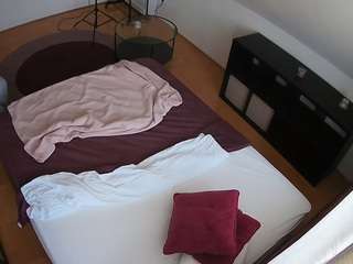 voyeurcam-julmodels-whitebed-2