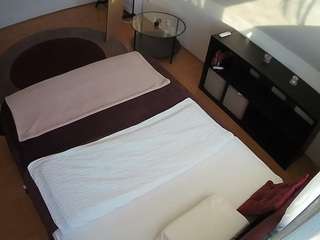 voyeurcam-julmodels-whitebed-2