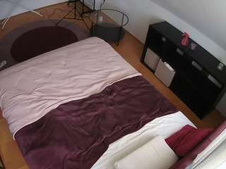 voyeurcam-julmodels-whitebed-2