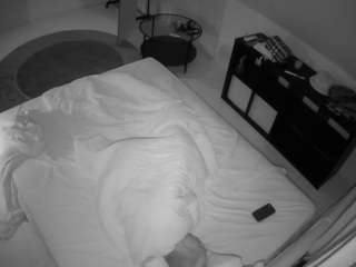 voyeurcam-julmodels-whitebed-2
