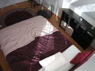 voyeurcam-julmodels-whitebed-2