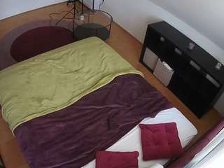 voyeurcam-julmodels-whitebed-2