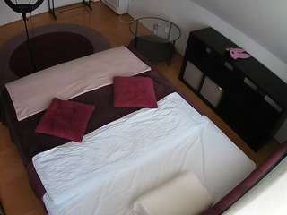 voyeurcam-julmodels-whitebed-2