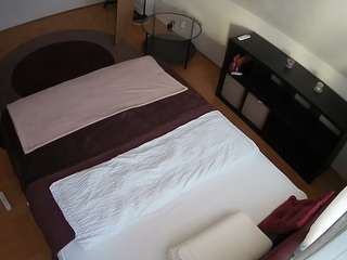 voyeurcam-julmodels-whitebed-2