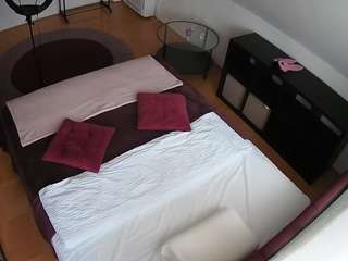 voyeurcam-julmodels-whitebed-2